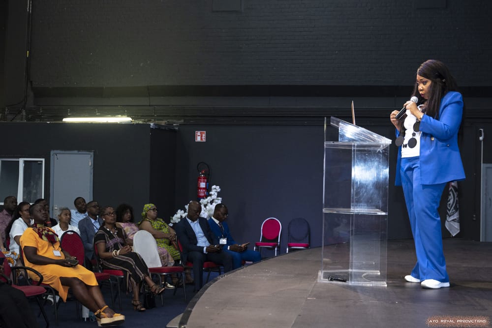 Zoya Melouna — Scène